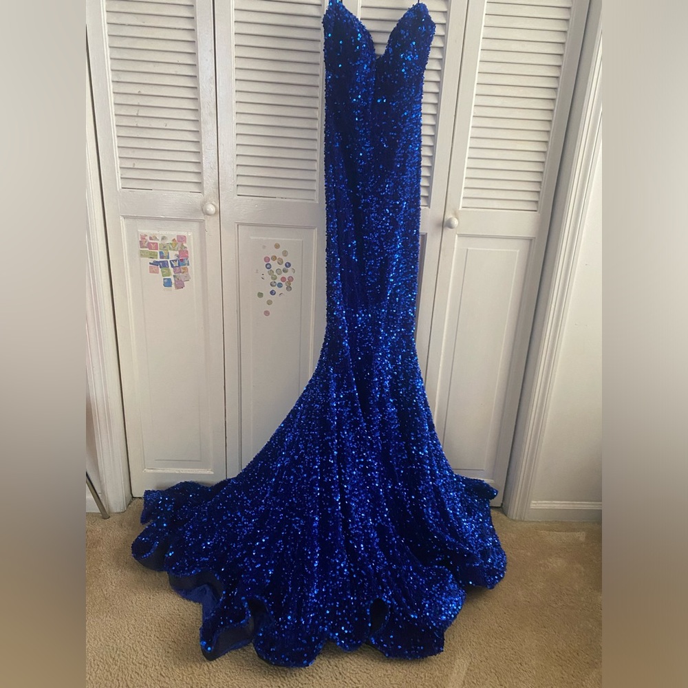 Prom Dress Royal Blue size 0 Has had minor alterations my fit like a 00